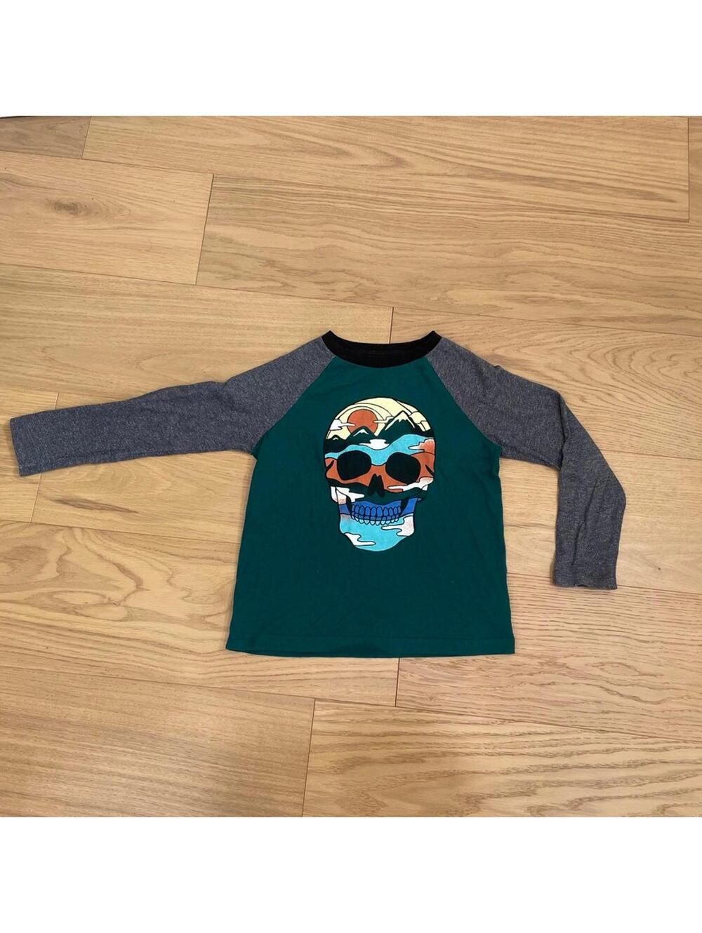 Old Navy Kids Long Sleeve Skull Tee – Green/Grey (Kids 6–7)